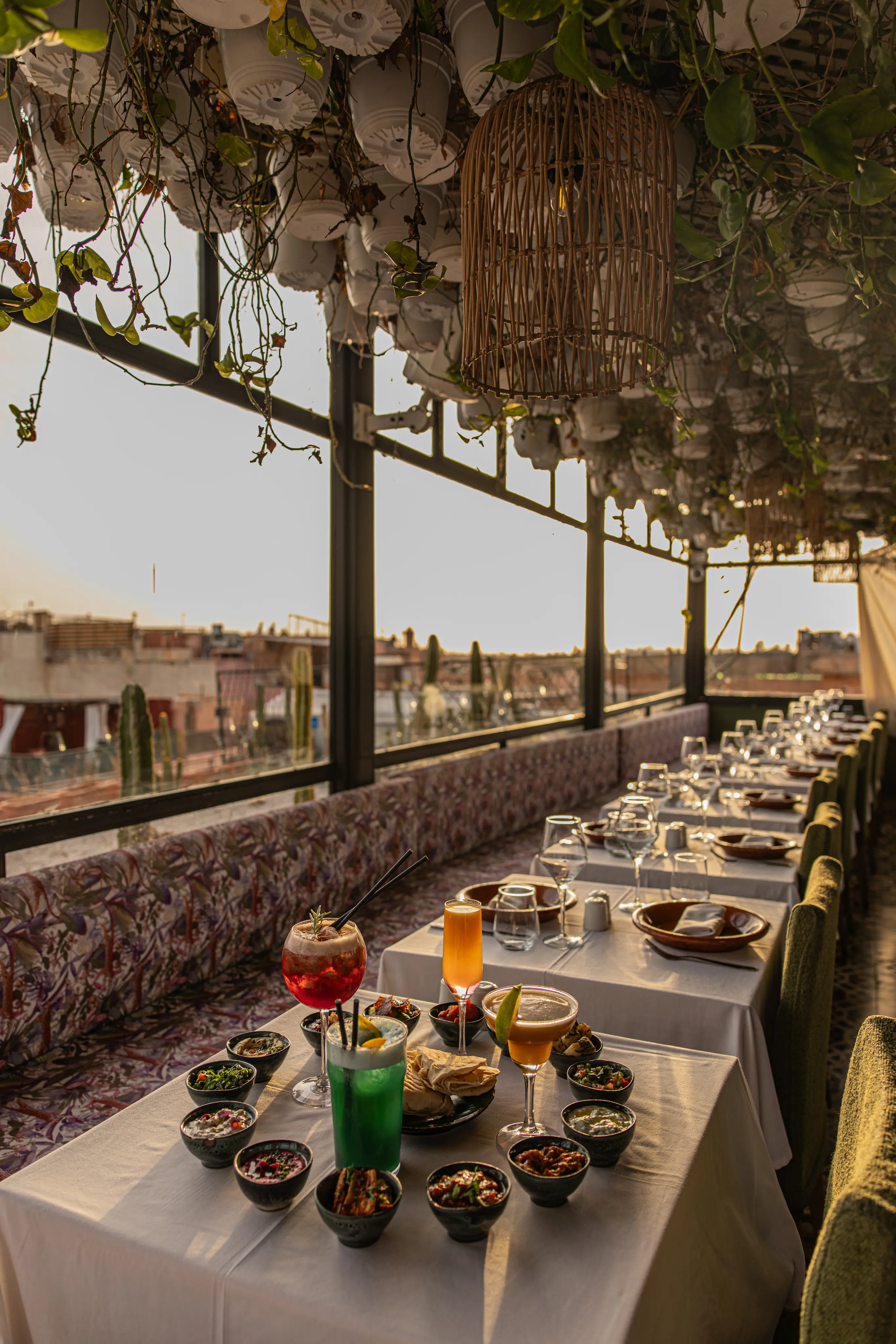 Almuerzo en el rooftop de Le Salama Marrakech Vista de la Medina desde la terraza de Le Salama