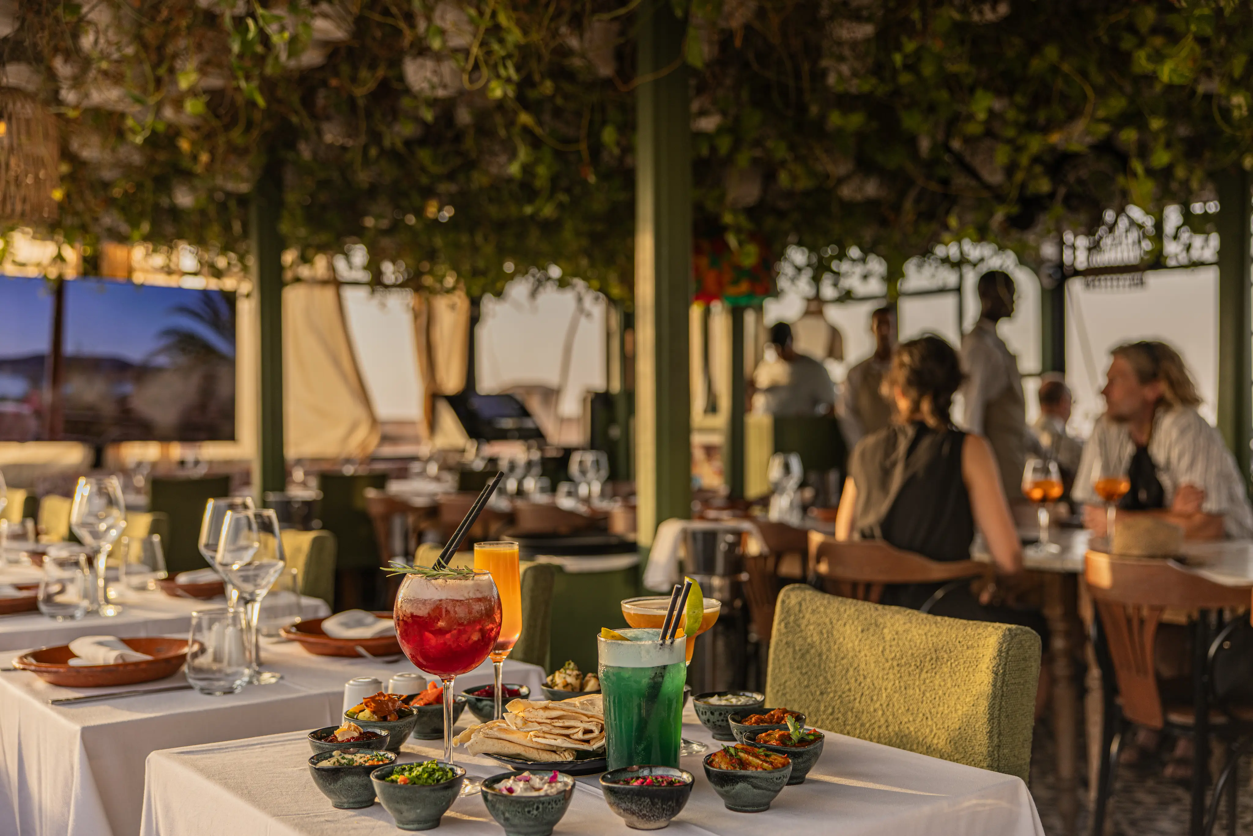 Terraza rooftop para comer en Le Salama Marrakech Terraza rooftop preparada para el almuerzo en Le Salama Marrakech